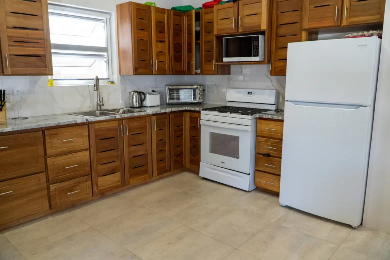 Beachsideway Lance aux Epines vacation rental kitchen