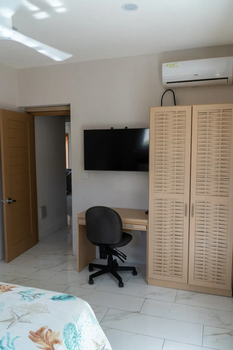 Beachsideway Lance aux Epines vacation rental work space